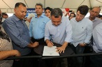 Governador inaugura sistema de abastecimento de gua que beneficia povoados da cidade de Santana
